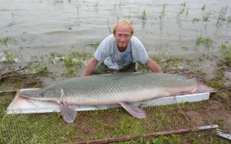 Paul Easley with the state record alligator gar.